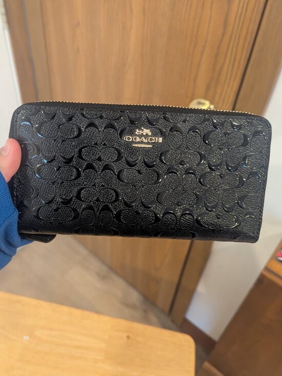 New Coach Accordion Zip Wallet w/ Signature Black Leather w/ Gold Tone Hardware - Picture 1 of 10